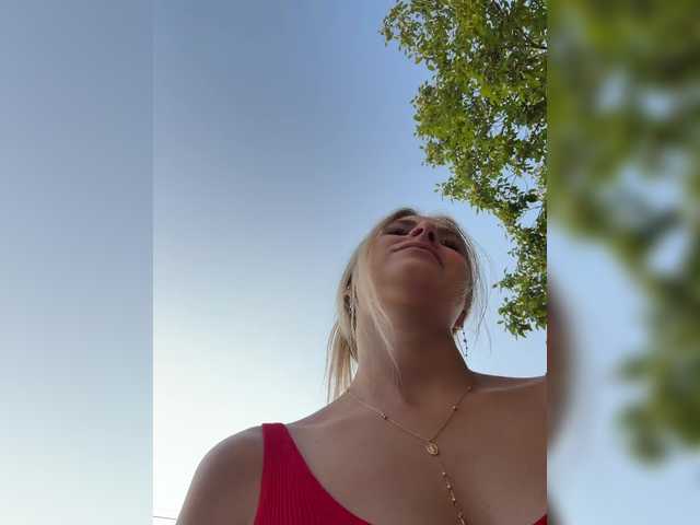 MayaStormi live webcam show