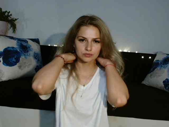 MayaStormi webcam