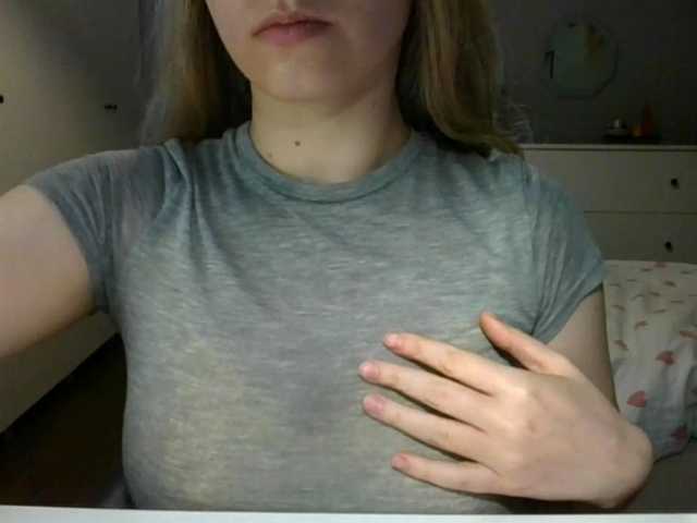 RosieJune, en directo ahora en BongaCams