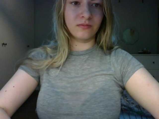 le modèle RosieJune est en webcam porno dans un show sur le site bongacams, il possède les tags suivants: White/Caucasian,Blonde,Shaved