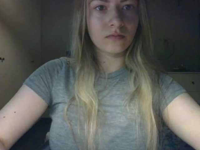 le modèle RosieJune est en webcam porno dans un show sur le site bongacams, il possède les tags suivants: White/Caucasian,Blonde,Shaved