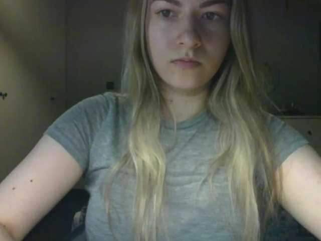 le modèle RosieJune est en webcam porno dans un show sur le site bongacams, il possède les tags suivants: White/Caucasian,Blonde,Shaved