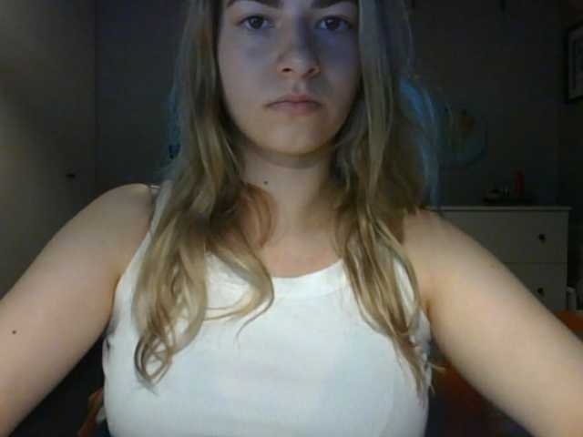 RosieJune live cam on BongaCams