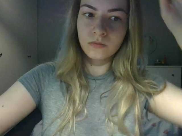 RosieJune, en directo ahora en BongaCams