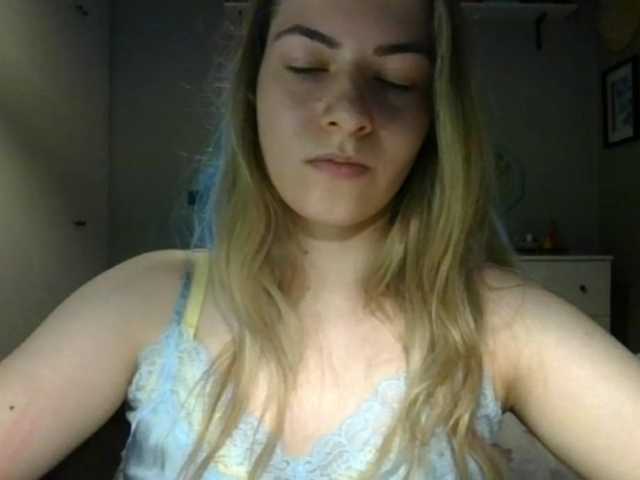 RosieJune live cam preview