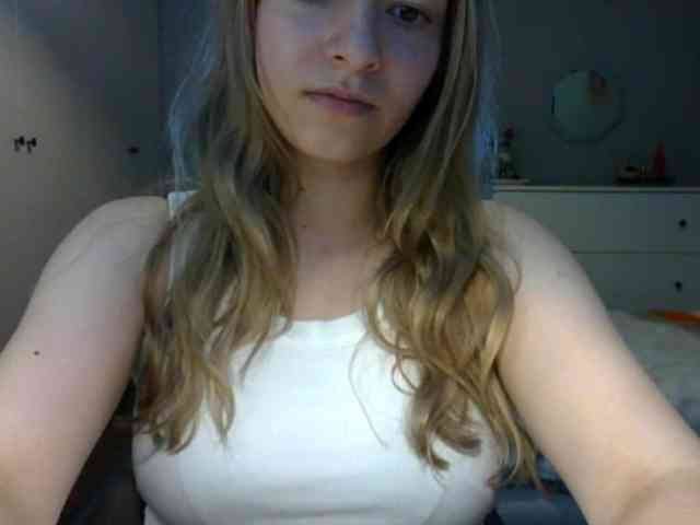 RosieJune webcam