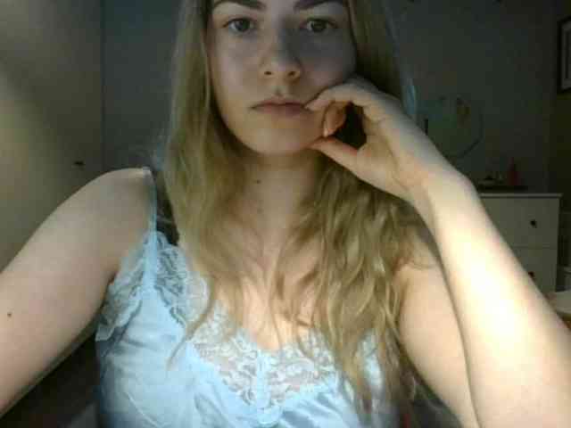 RosieJune Live Webcam on BongaCams
