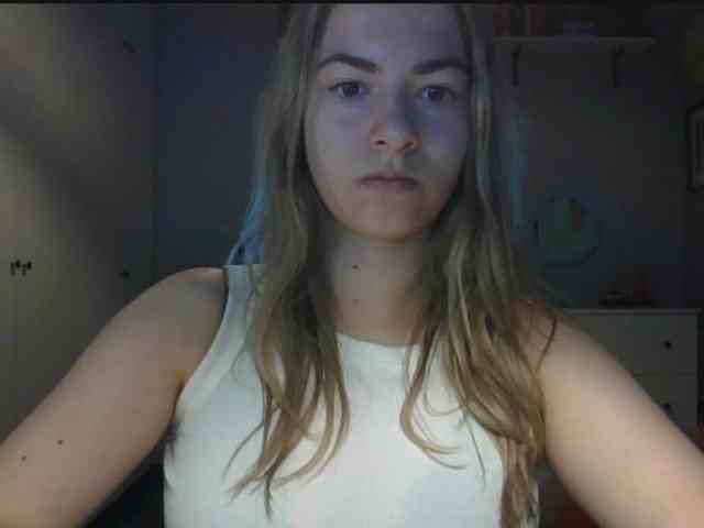 RosieJune webcam