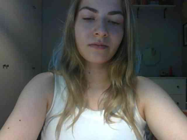 RosieJune webcam