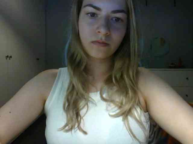 RosieJune webcam