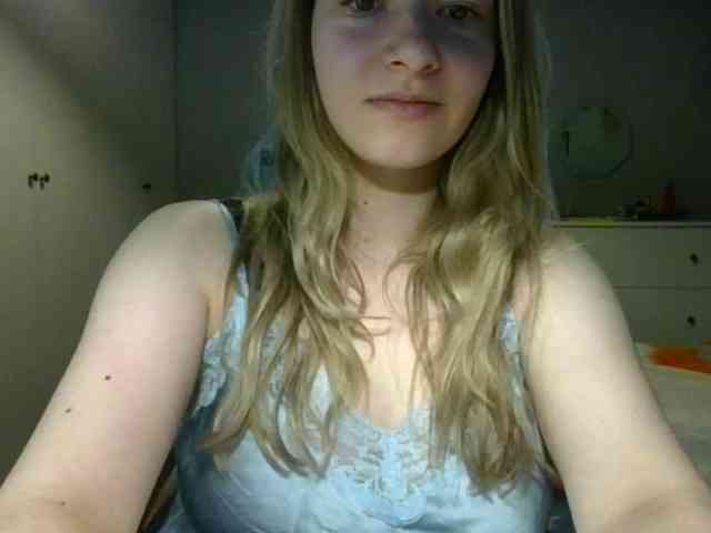 RosieJune webcam