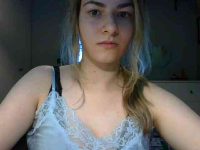 RosieJune webcam
