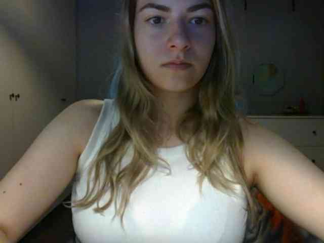 RosieJune webcam