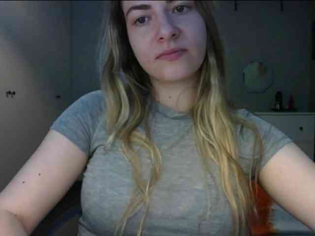 RosieJune webcam
