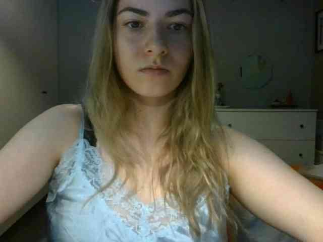 RosieJune Live Webcam on BongaCams