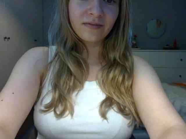RosieJune webcam