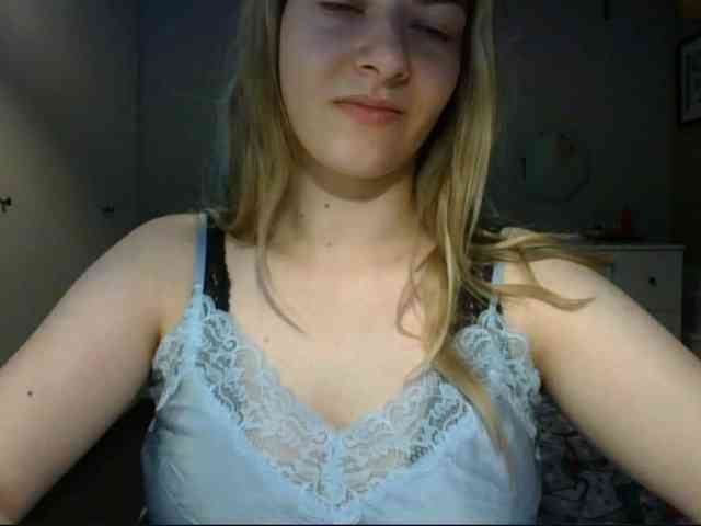 RosieJune webcam