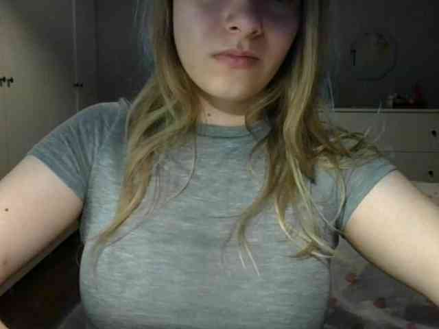 RosieJune webcam