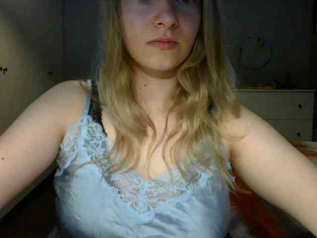 RosieJune Live Webcam on BongaCams
