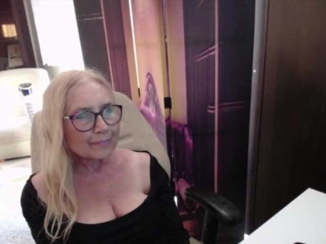 BlondeSofia live webcam show
