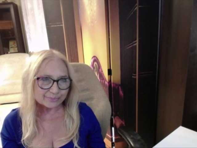 BlondeSofia live webcam show