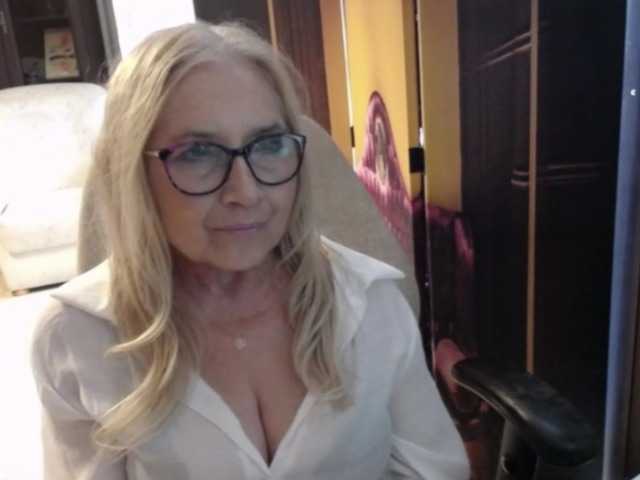 BlondeSofia live cam on BongaCams