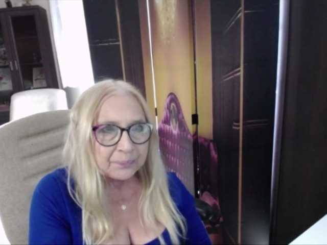 BlondeSofia live webcam show