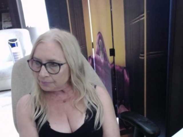 BlondeSofia live webcam show