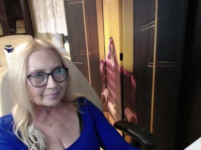 BlondeSofia live cam on BongaCams