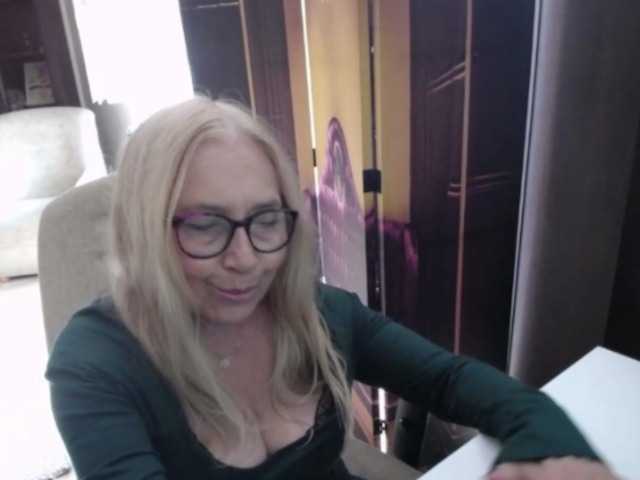 BlondeSofia live webcam show