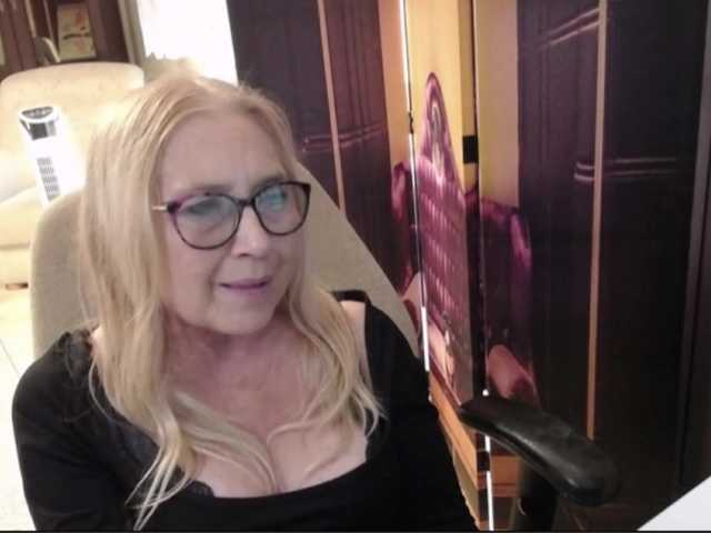 BlondeSofia live cam on BongaCams