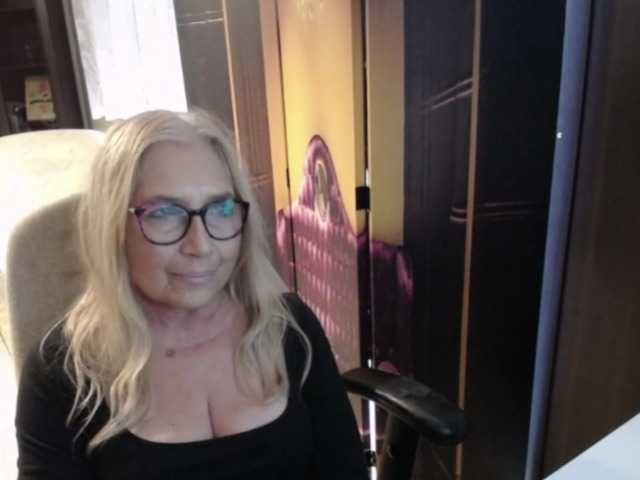 BlondeSofia live cam on BongaCams