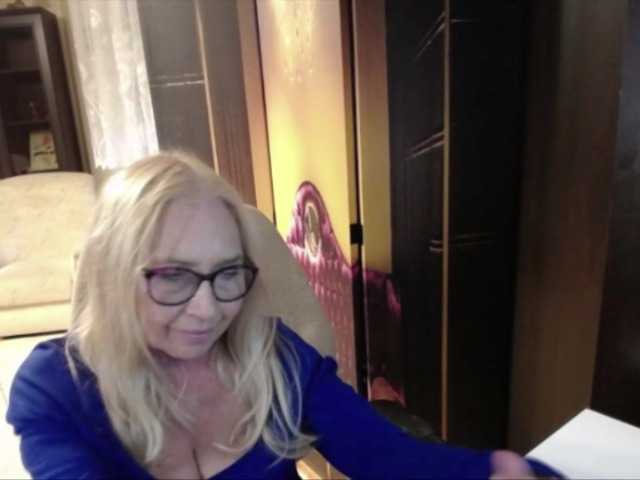 BlondeSofia live webcam show
