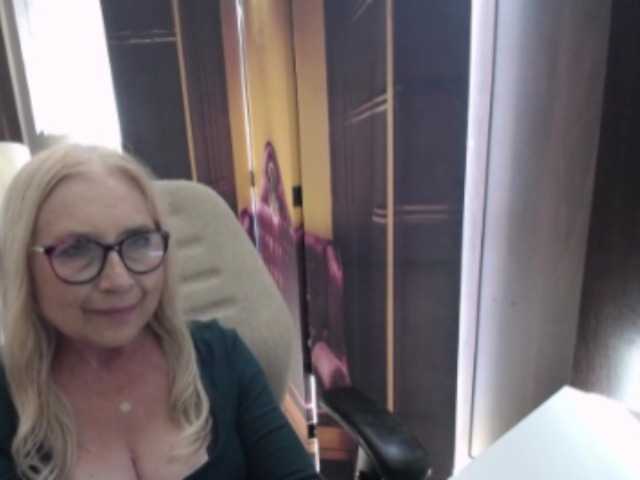 BlondeSofia live webcam show