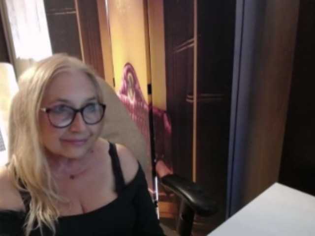 BlondeSofia live cam on BongaCams