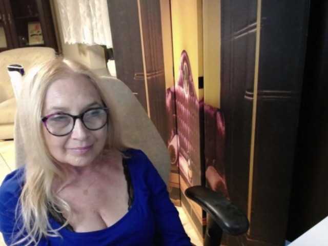 BlondeSofia live cam on BongaCams