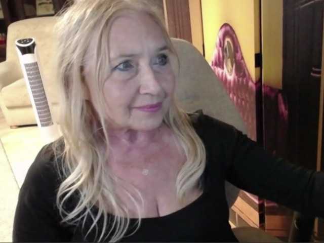 BlondeSofia Live Cam on BongaCams