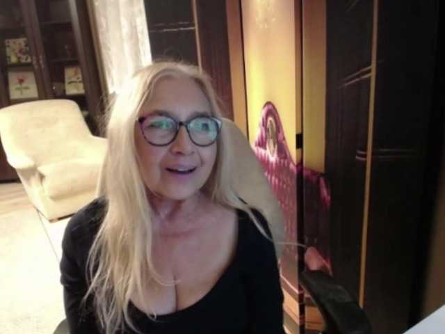 BlondeSofia live cam on BongaCams