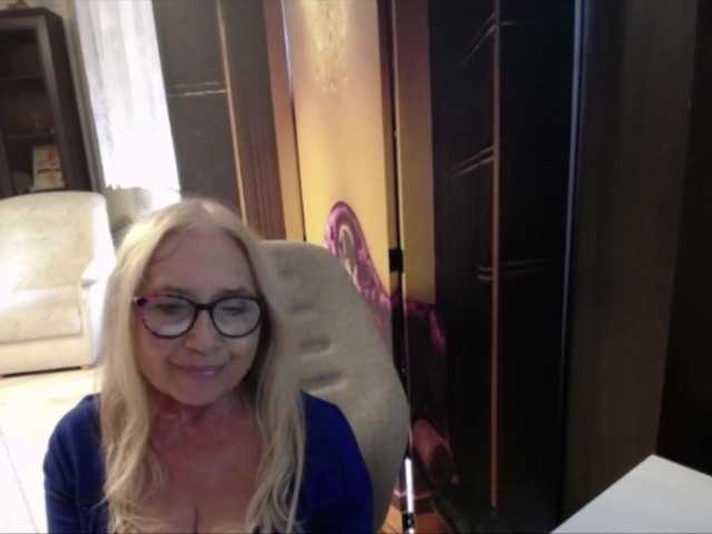 BlondeSofia live webcam show