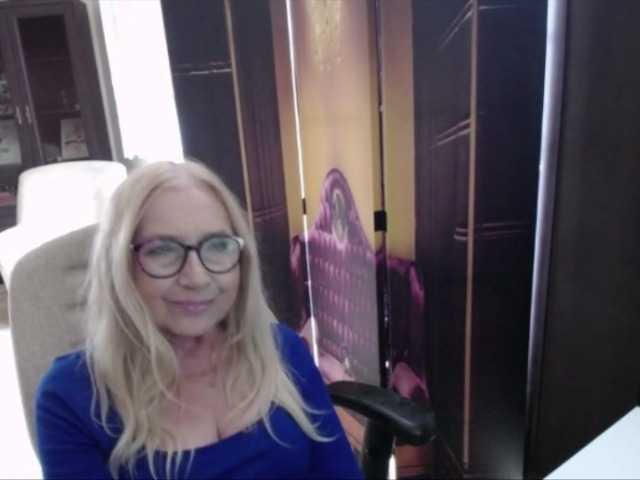 BlondeSofia live webcam show