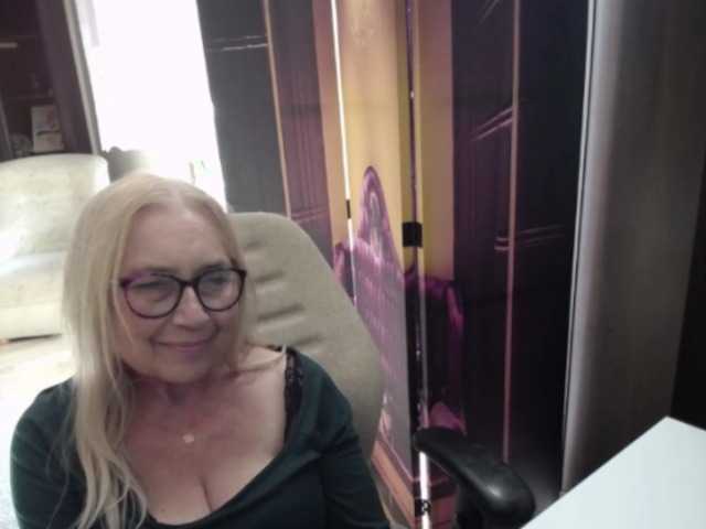 BlondeSofia live webcam show