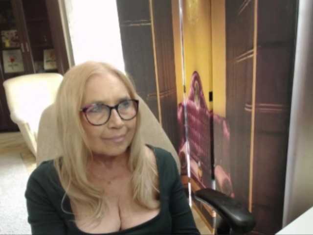 BlondeSofia live cam on BongaCams