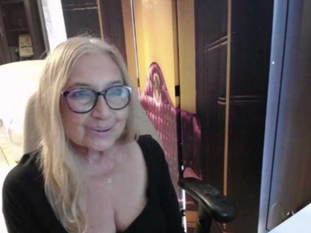BlondeSofia live cam on BongaCams