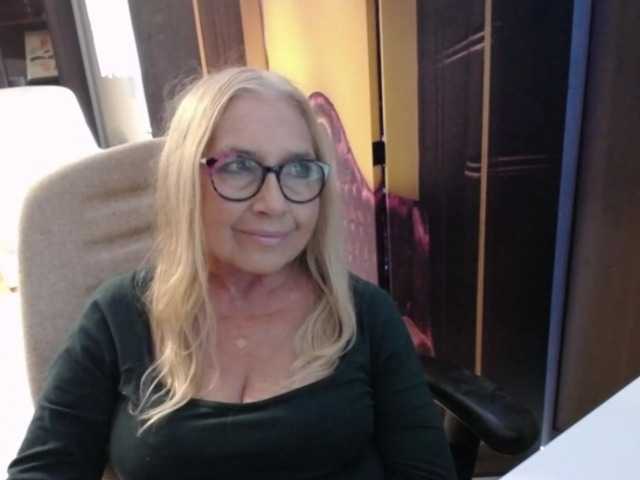 BlondeSofia live cam on BongaCams
