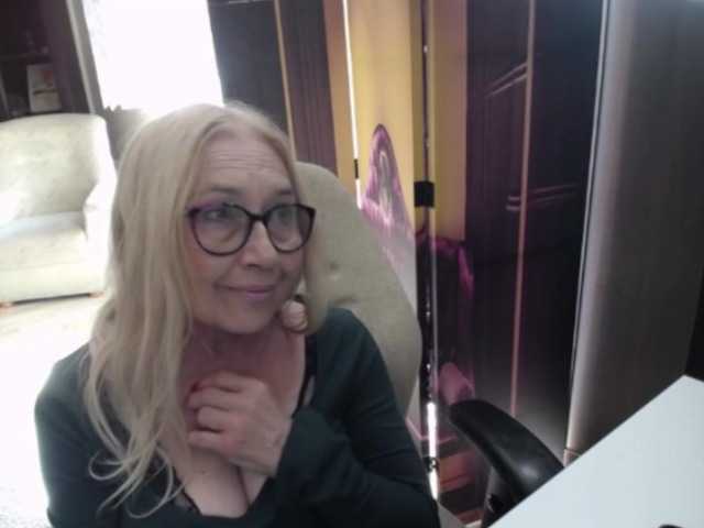 BlondeSofia live webcam show