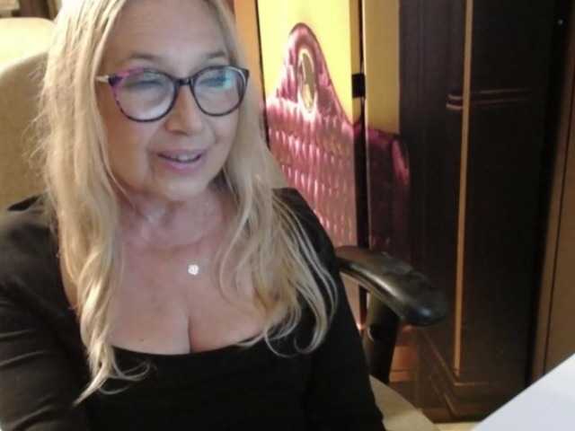 BlondeSofia live cam on BongaCams