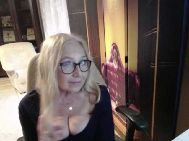 BlondeSofia live cam on BongaCams