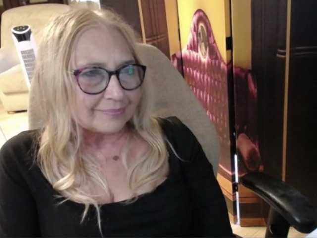BlondeSofia live webcam show