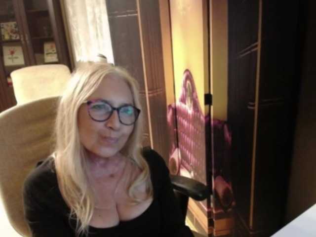 BlondeSofia live cam on BongaCams