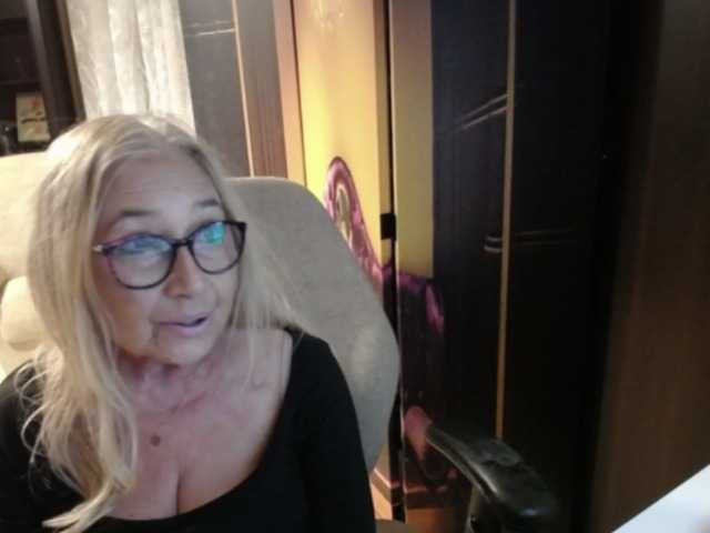 BlondeSofia live cam on BongaCams